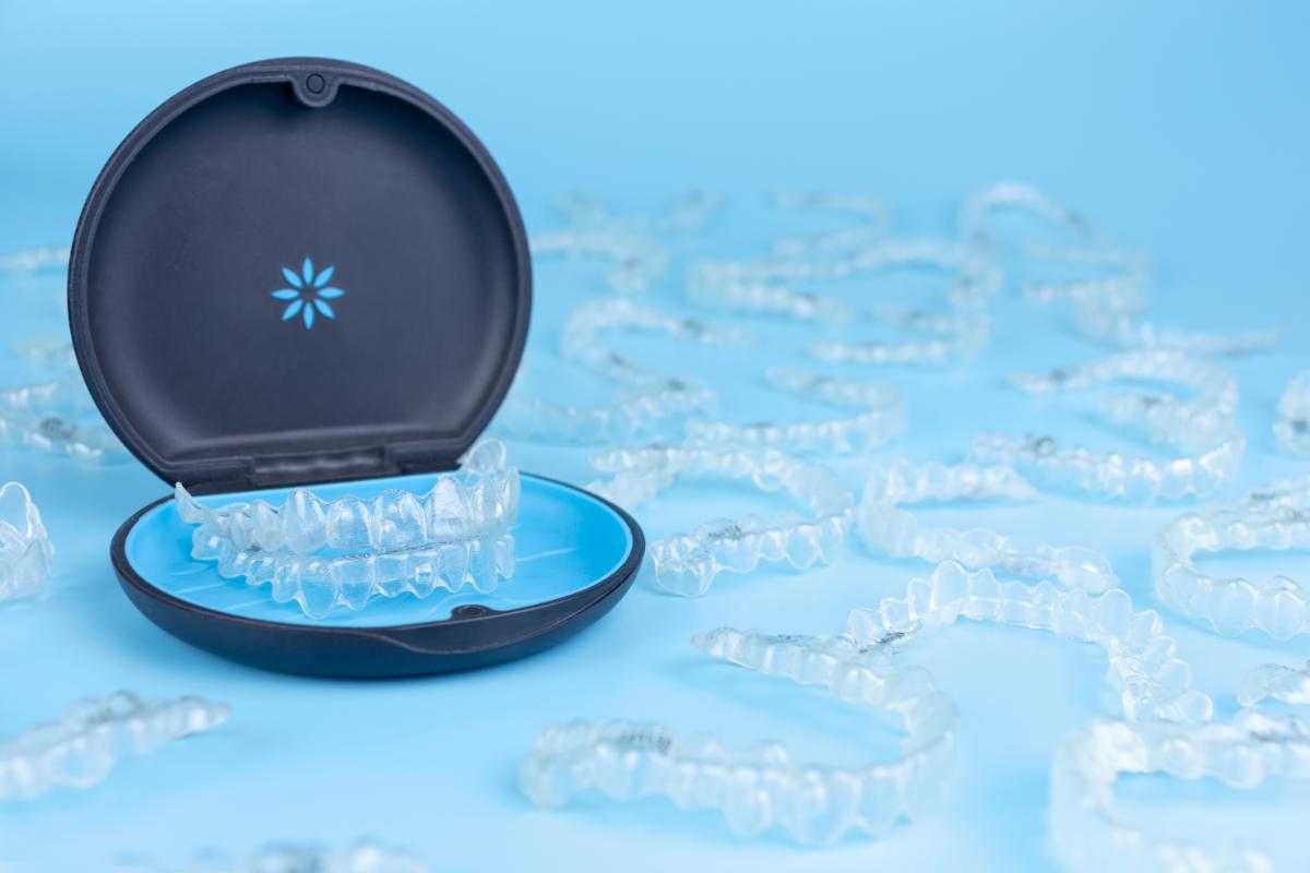 removable transparent retainers black container